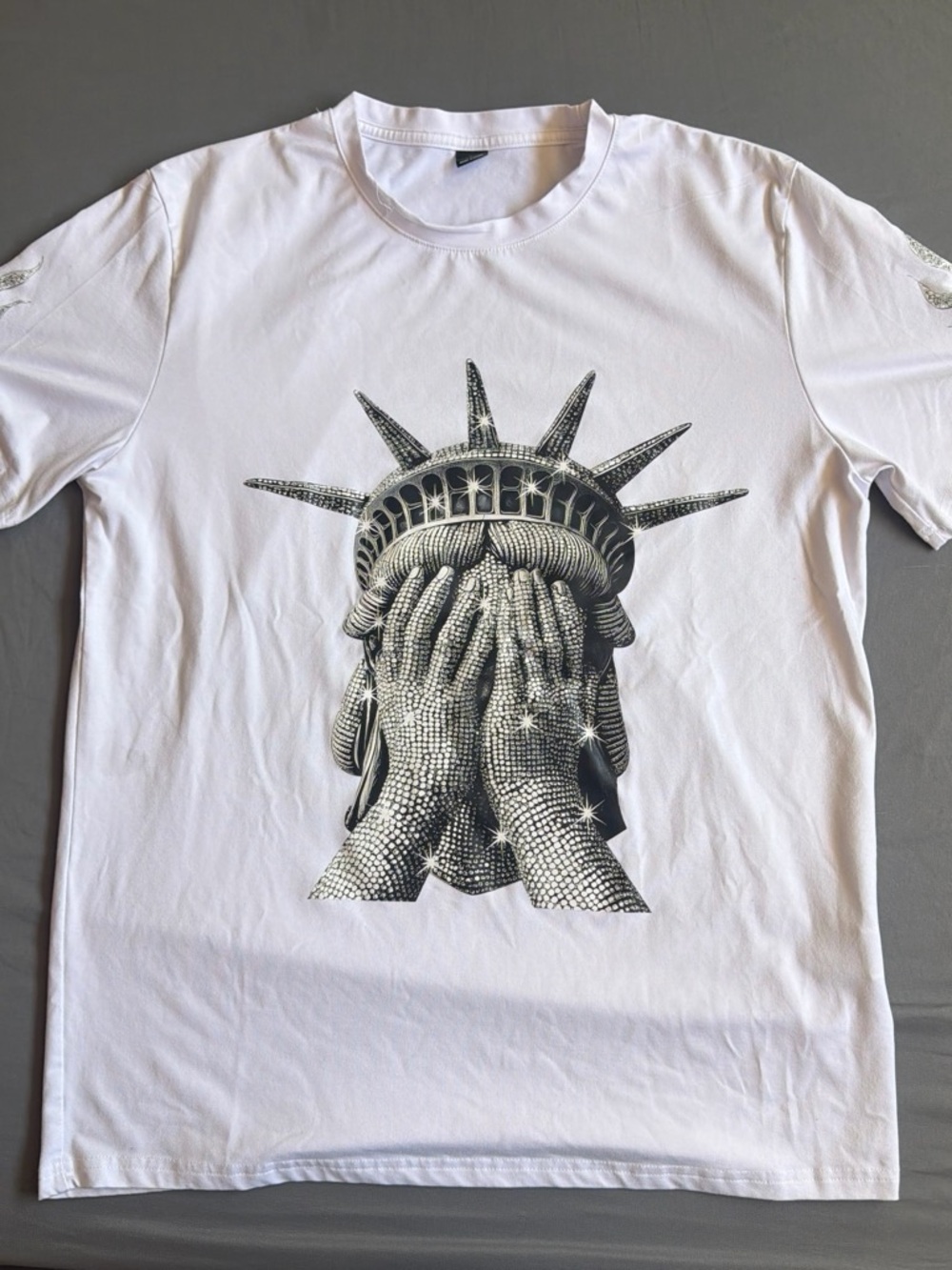 White Short Sleeve Graphic Tee with Statue of Liberty Motif